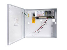 12V 5A VOEDING IN METALEN BEHUIZING 330 X 330 X 80. MET VOORZIENING VOOR NOODBATTERIJ.